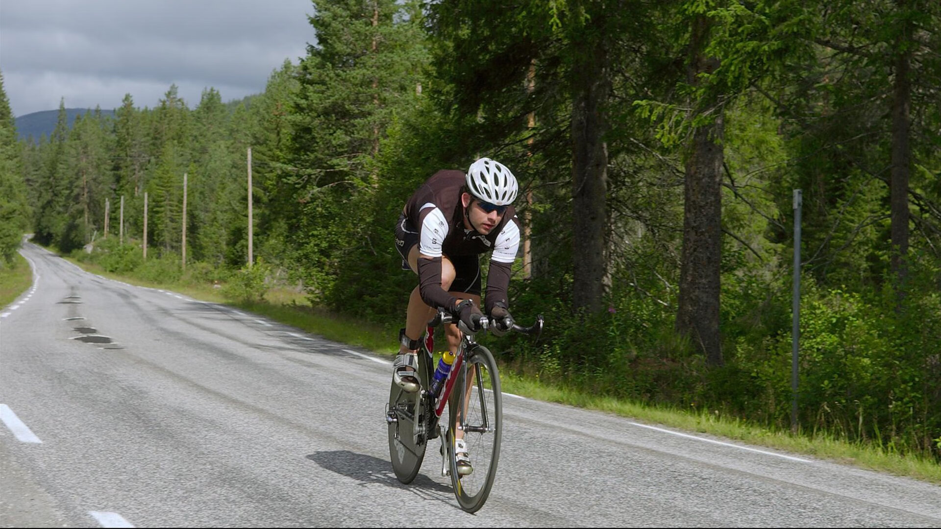 AYX官网-巨人狼队中锋唐斯记录全队最高得分，组图_76人胜森林狼 唐斯突破单臂暴力隔扣恩比德