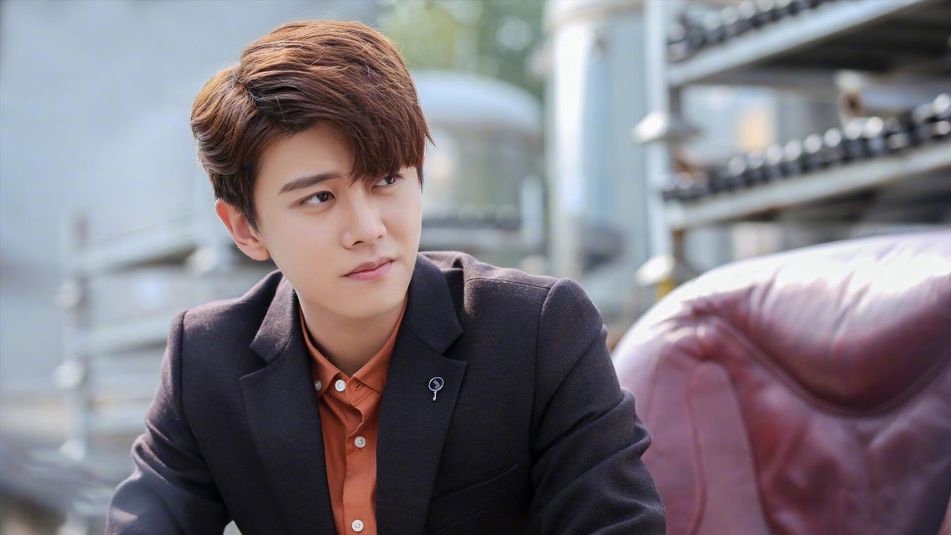 爱游戏综合娱乐-强敌相遇：球场上的火花四溅，精彩连连，强敌cut