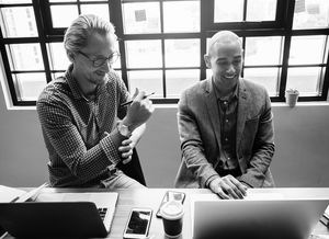 爱游戏app-斯密斯：凭借敏锐的视野与速度，成为全黑队不可或缺的球员，斯密06