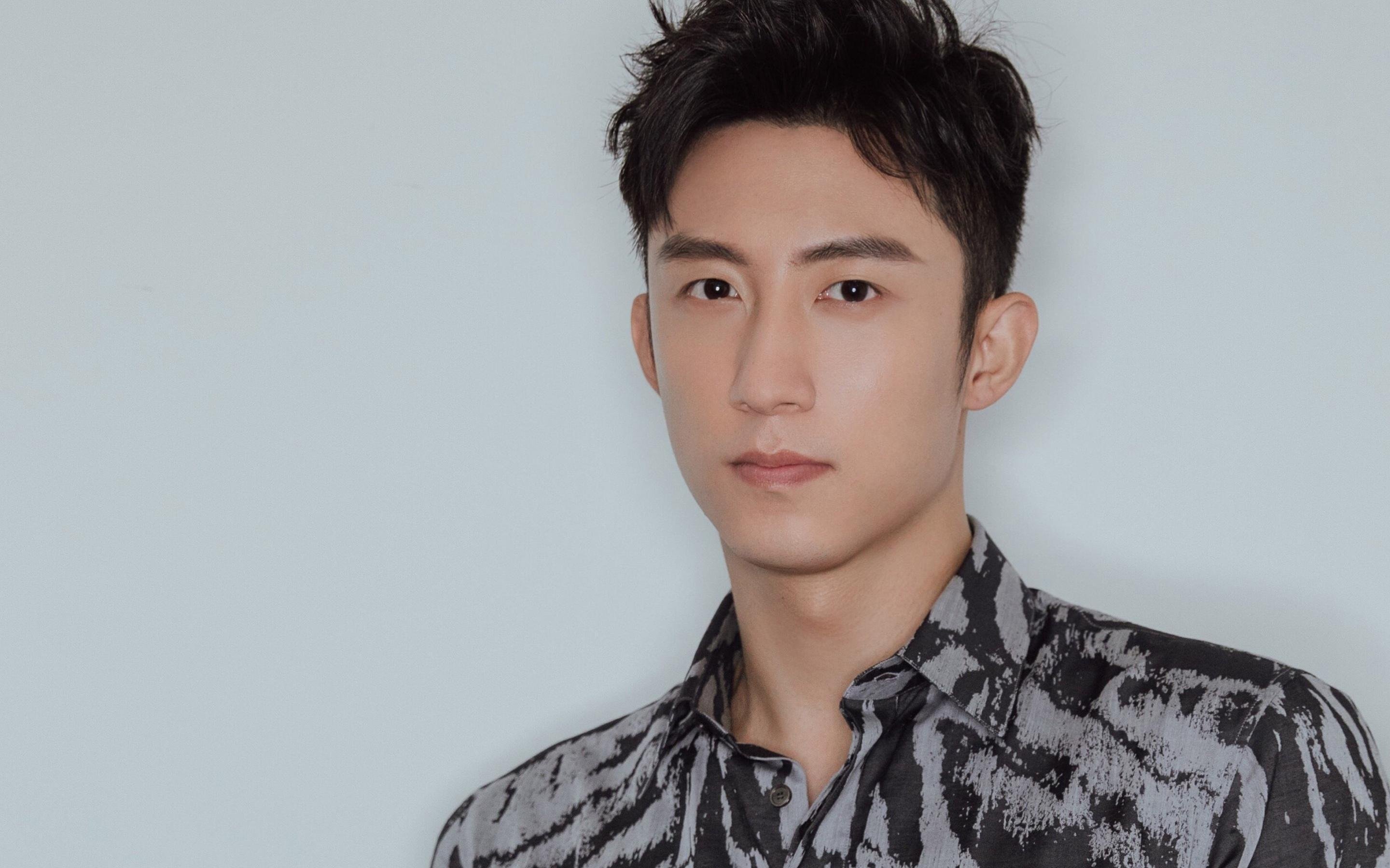 爱游戏娱乐网址-自由泳短距离波兰选手冲入前列，自由泳慢放视频