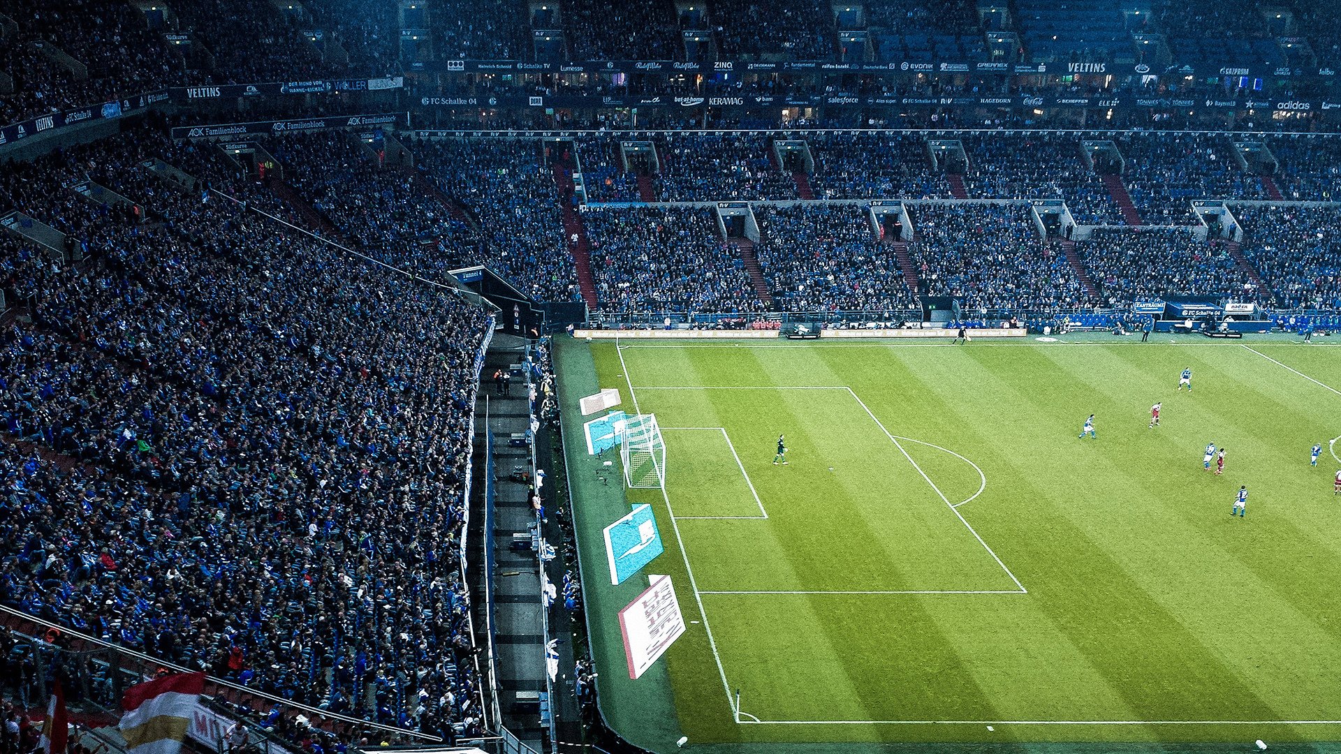 “中超赛场新规实施，提升比赛公平性”，中超赛场要求