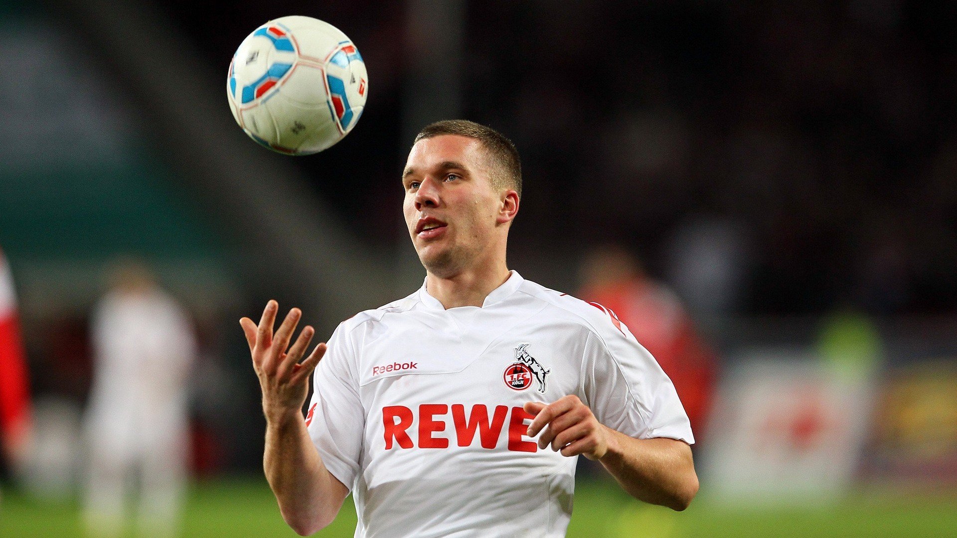 今年联盟中篮板最多的球员是谁？，联盟篮板榜