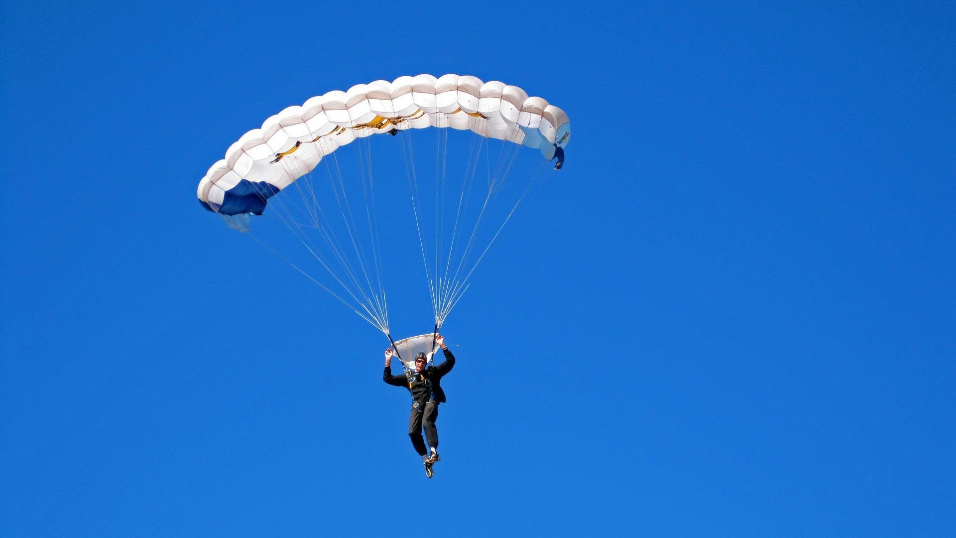 豪车之夜：顶级赛车在赛场的华丽变身，豪车全集