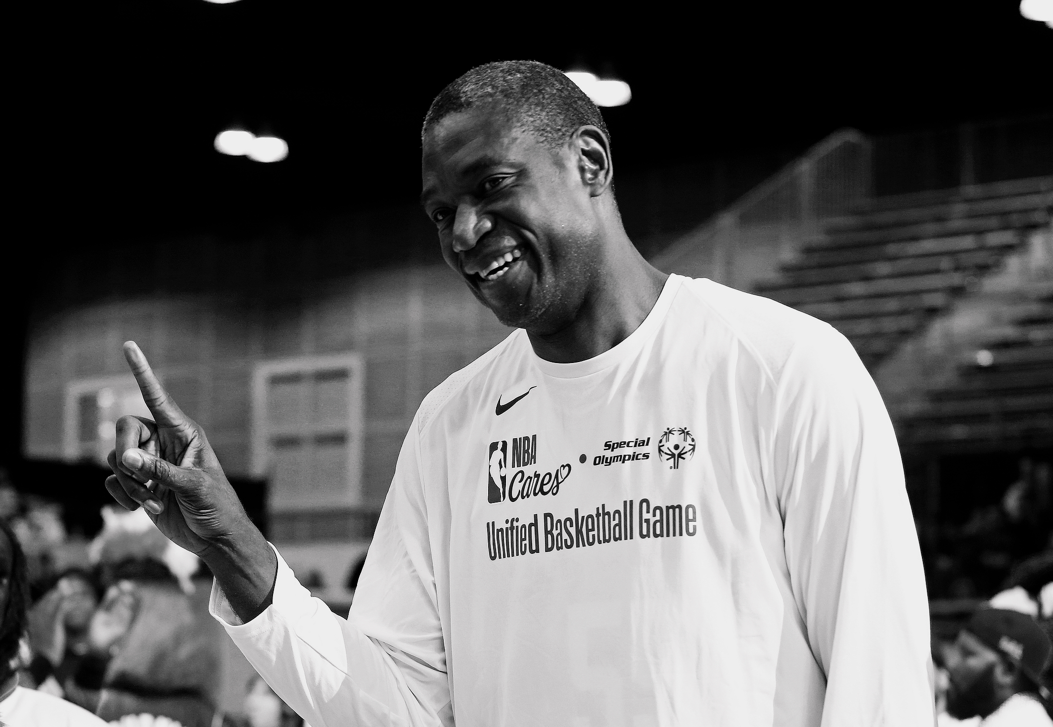 爱游戏体育：NBA球星纪录片：讲述穆托姆博的传奇盖帽生涯的简单介绍