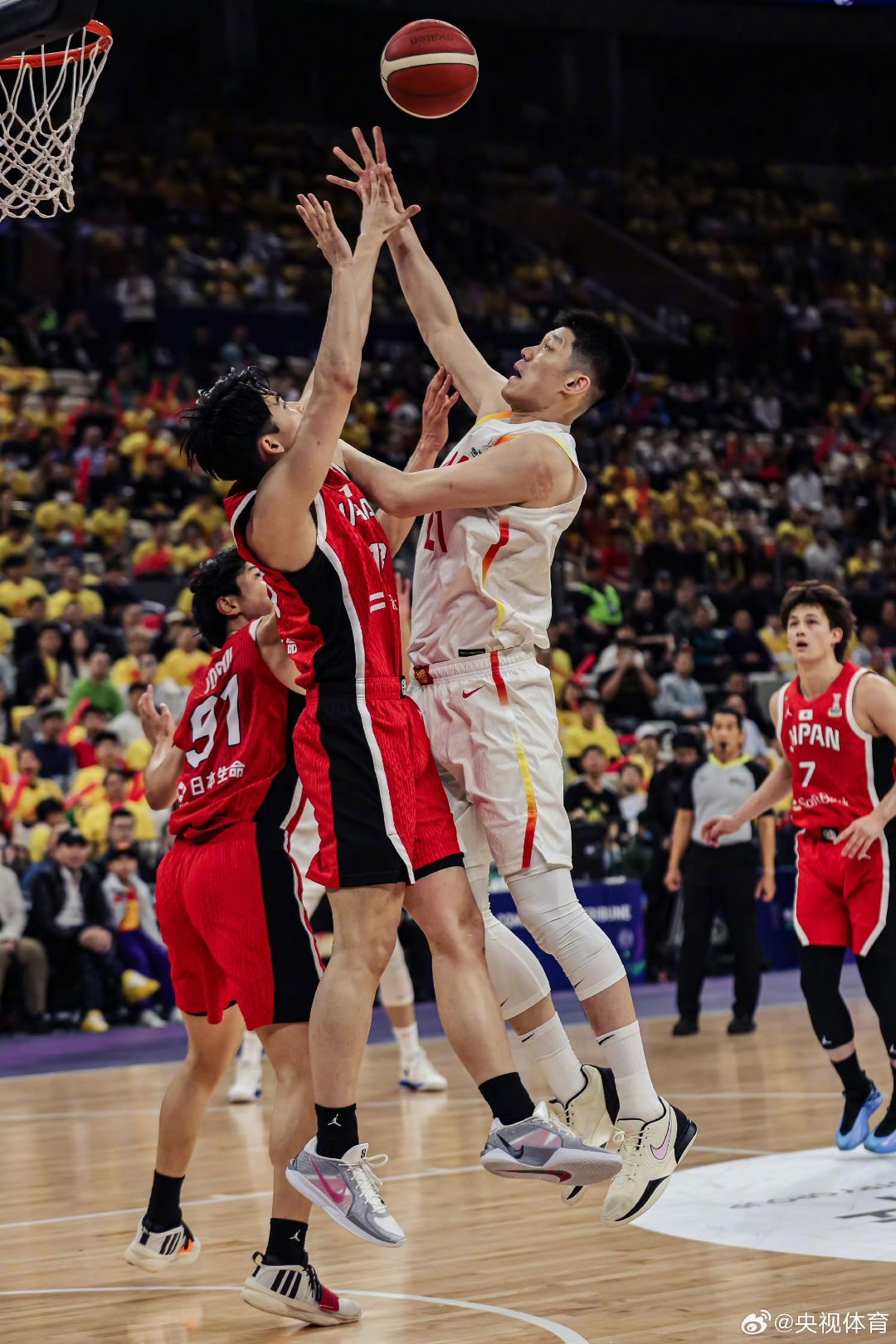 爱游戏体育:中国男篮历史上的经典胜利:回顾那些让我们热血沸腾的比赛的简单介绍 爱游戏体育:中国男篮历史上的经典胜利:回顾那些让我们热血沸腾的比赛的简单介绍